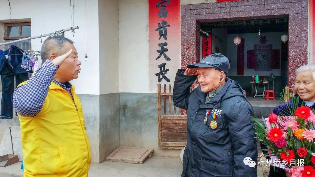 李建華與抗戰(zhàn)老兵的故事：為英雄盡孝道，為后世傳善行